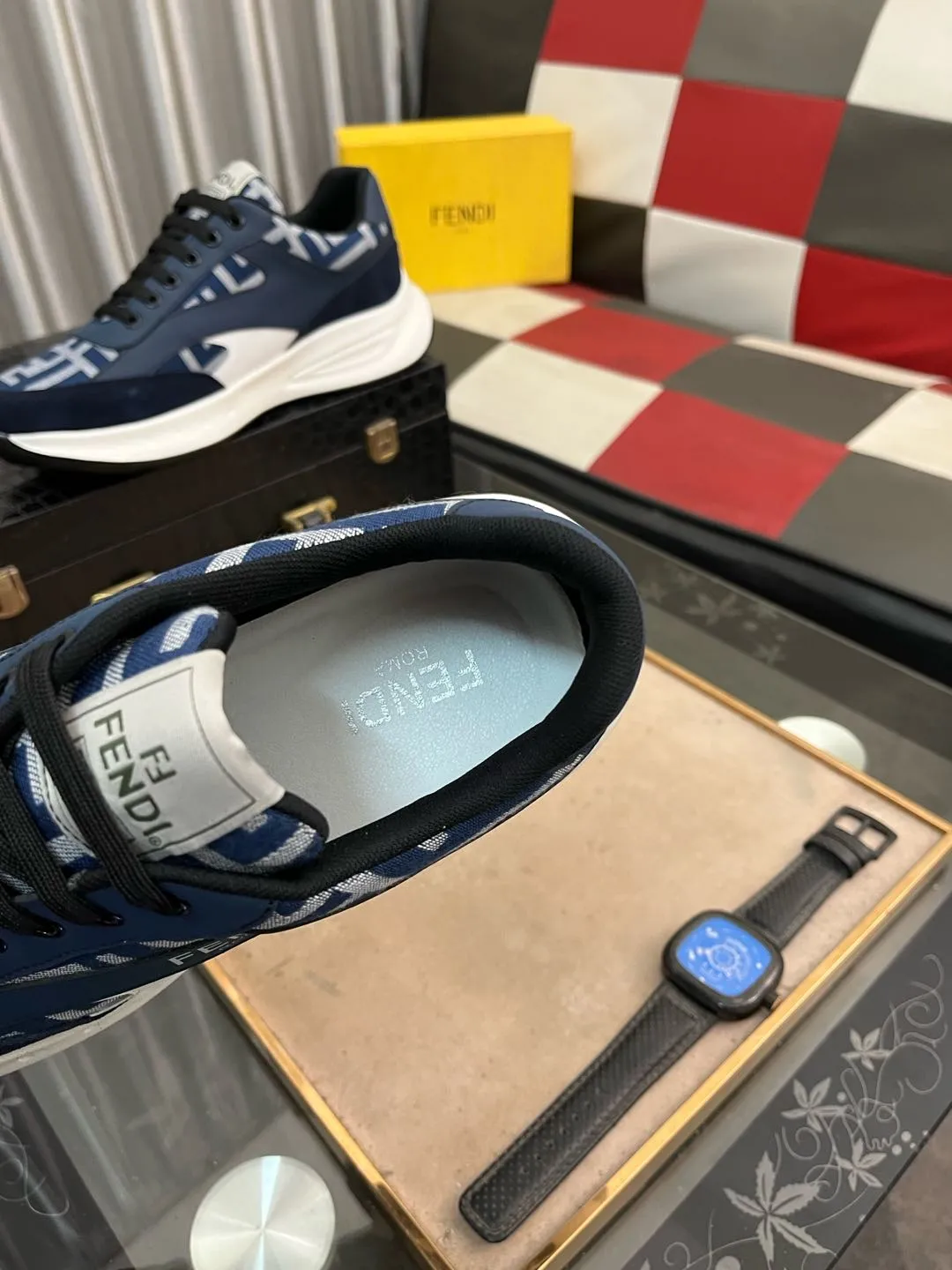 Men's Men's Shoes💰440⌚️⌚️[fendi] Fendi's classic and comfortable men's, this complex sneaker is made of soft calfskin➕genuine leather lining➕original ultra-light rubber material with rough outsole. This unique light style is suitable for the casual and refined sensibility of this season. It is comfortable and natural on the feet. It is an everyday style for casual travel in autumn and winter! 38−443️⃣colors available